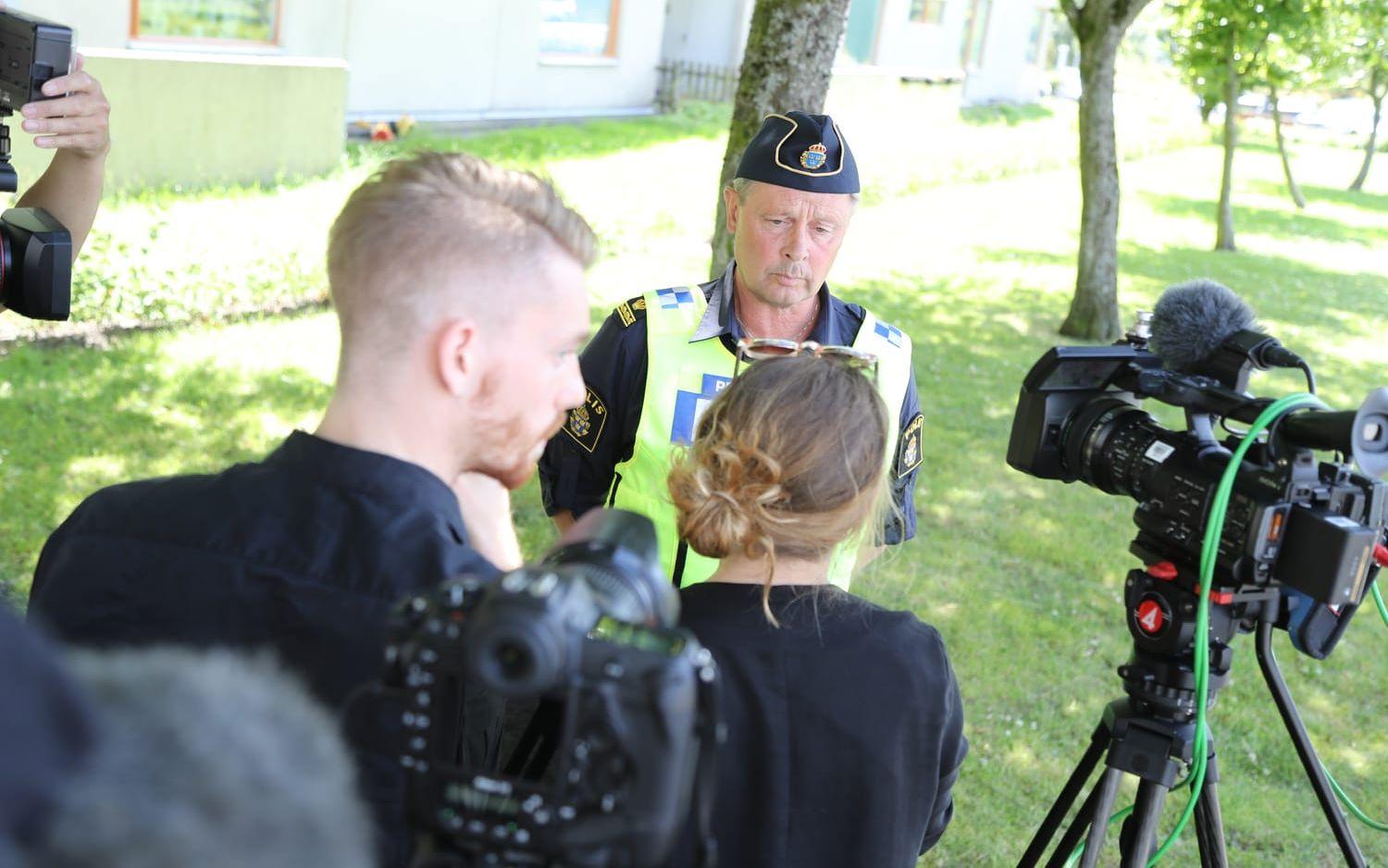 Polisens presstalesperson Christer Fuxborg berättade om händelserna för ett samlat pressuppbåd på torsdagen. Bild: Adam Ihse