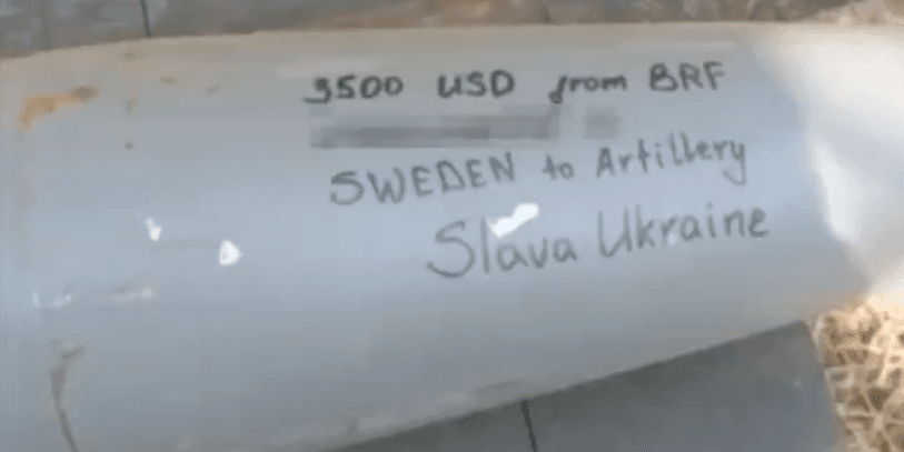 Den första video med en signerad granat som lades ut på Dzyga’s Paws officiella twitterkonto visar en donation från en svensk bostadsrättsförening.