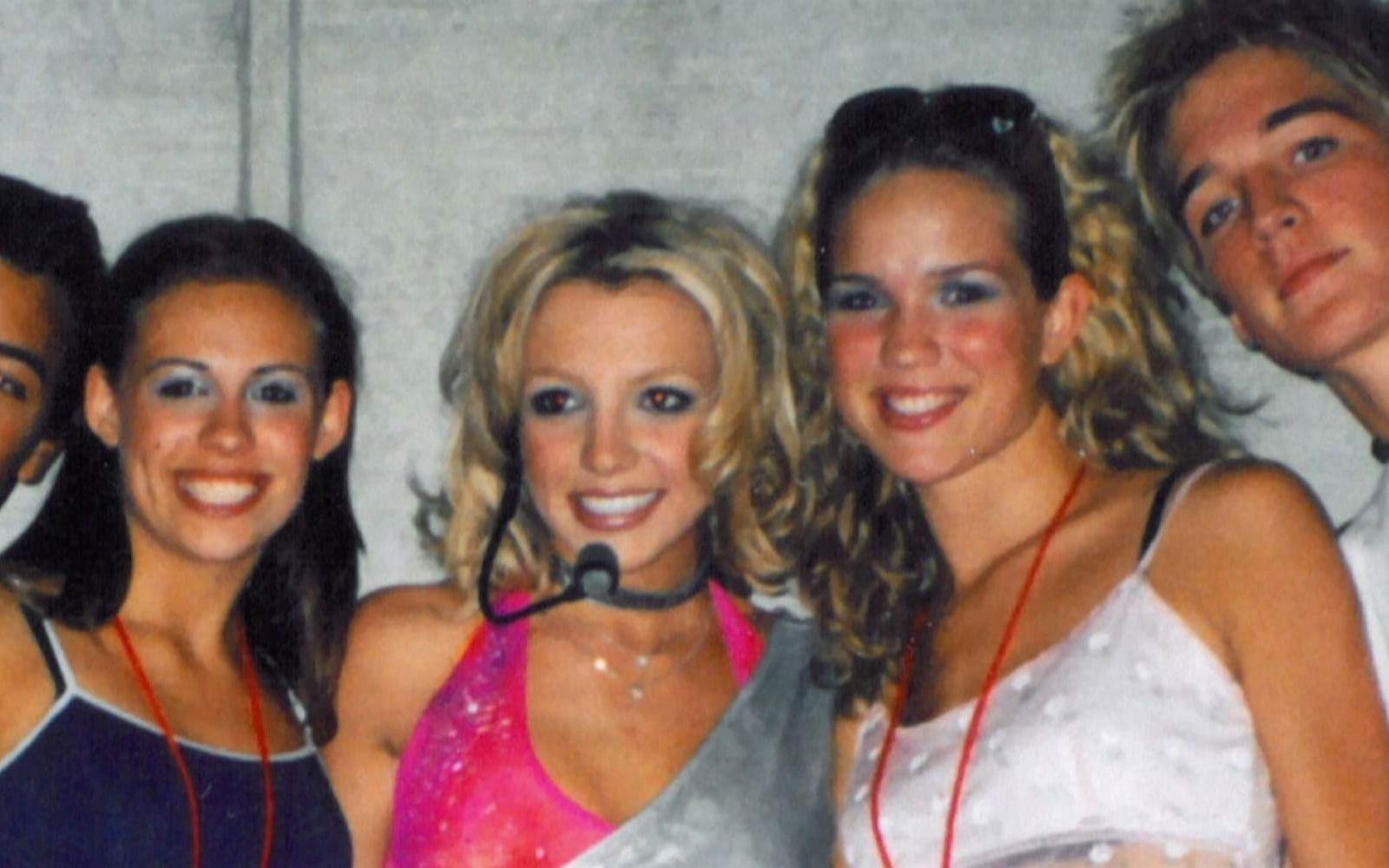 A-Teens tillsammans med Britney Spears. 