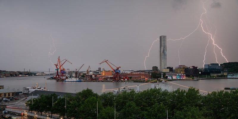 På ett par timmar slog nästan 70 blixturladdningar ner över Göteborg en fredag i slutet av maj.