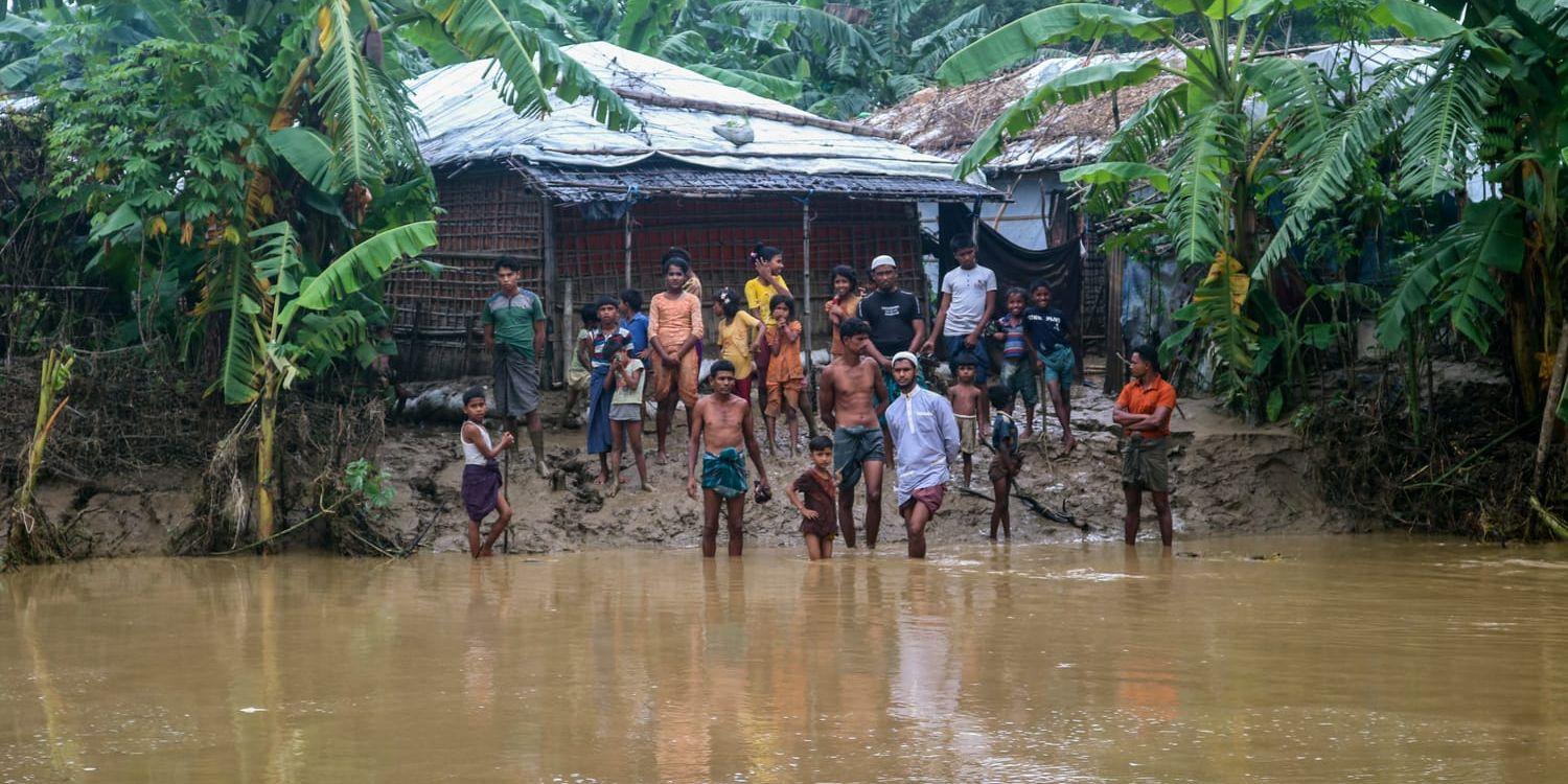 Rohingyer i ett flyktingläger i Kutupalong i Bangladesh under en översvämning i juli 2021.