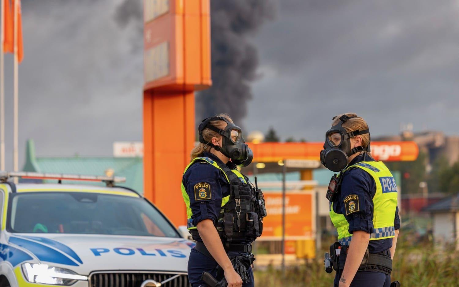 Tidigt på söndagsmorgonen bröt en brand ut i ett industriområde i Trollhättan.