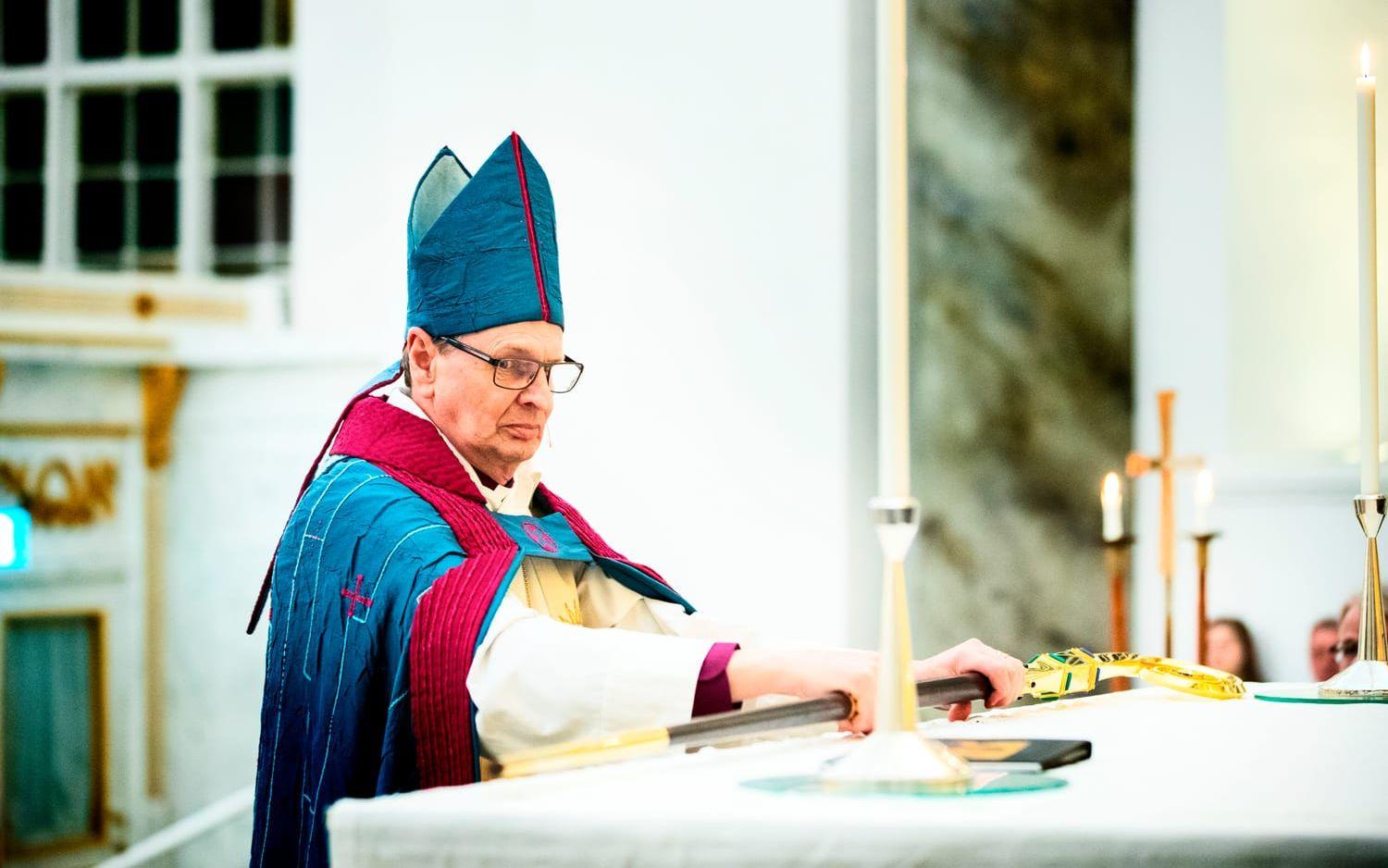 Under onsdagen lämnade Per Eckerdal sin tjänst som biskop i Göteborgs stift - och symboliskt lämnade han över sin stav under gudstjänsten.