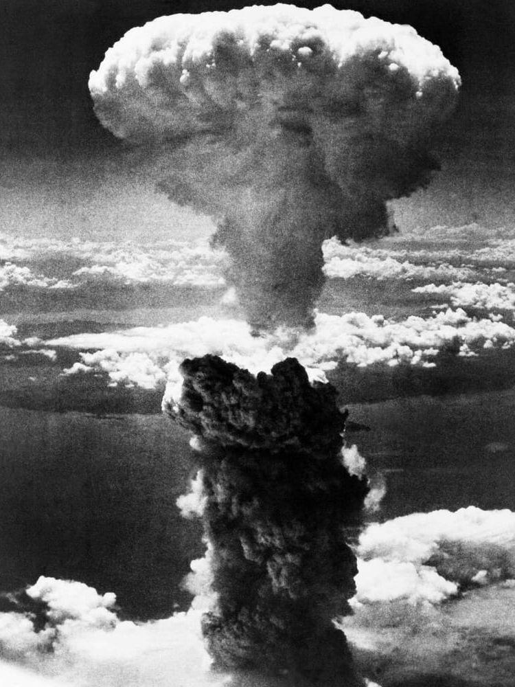 Svampmolnet efter att atombomben ”Fat Man” detonerat över Nagasaki.