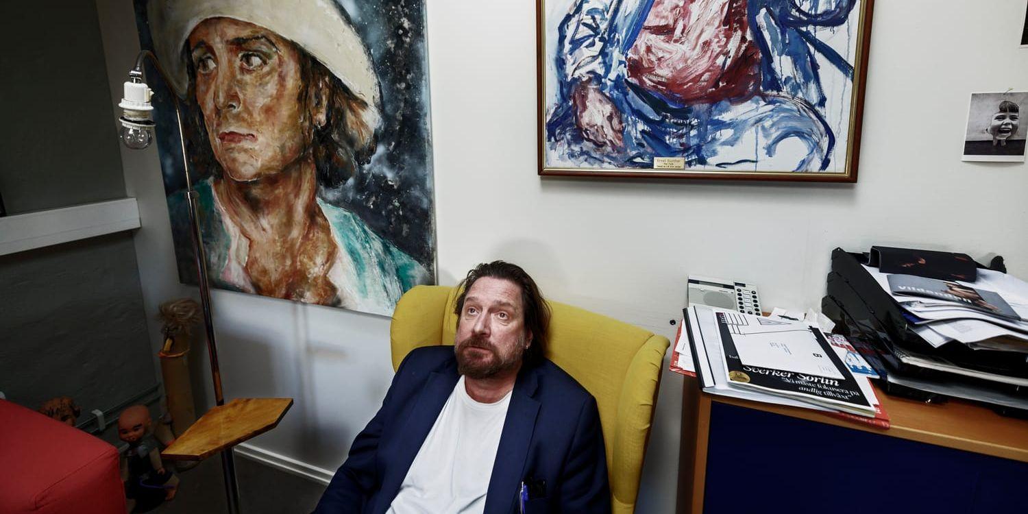 Pontus Stenshäll i sitt arbetsrum. På fredag har ”Processen” premiär, som blir den sista pjäs han regisserar i rollen som konstnärlig ledare på Göteborgs stadsteater. 