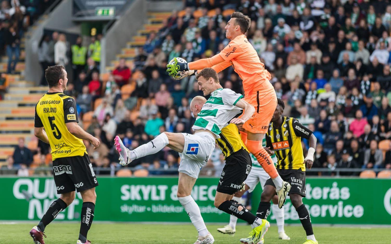 Häcken ställdes mot Västerås i den allsvenska återstarten.