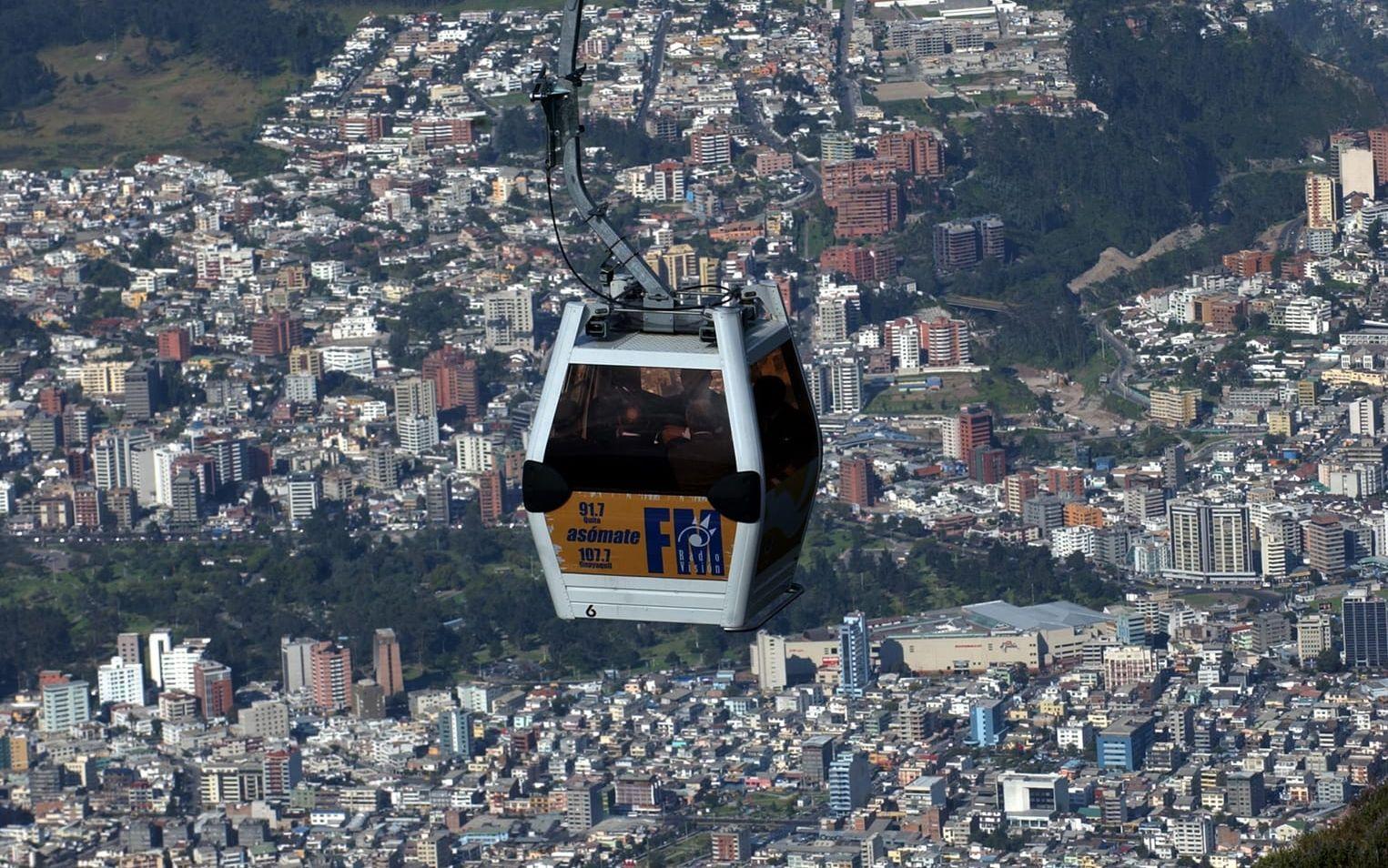 Quitolinbanan, även känd som Telefériqo, är den högsta och längsta urbana linbanan i världen. 