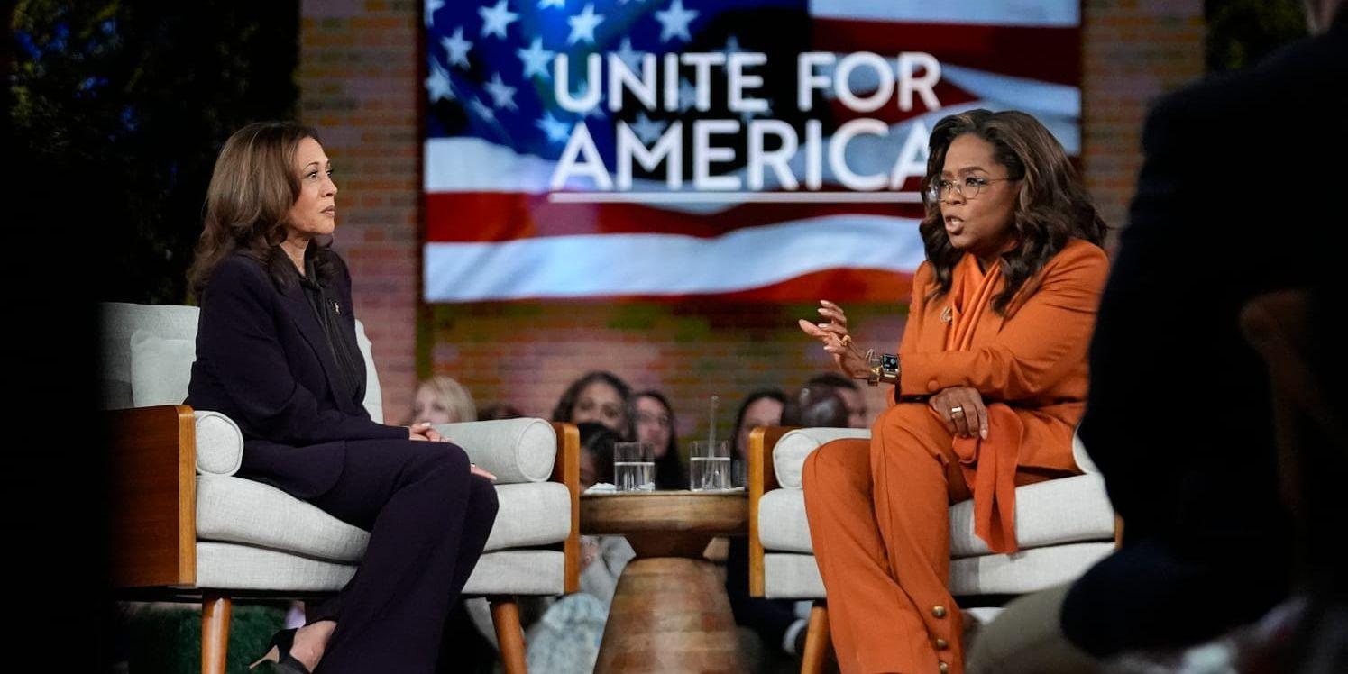 Demokraternas presidentkandidat Kamala Harris gästar pratshowslegendaren Oprah Winfrey i ett evenemang som strömmades på Youtube.