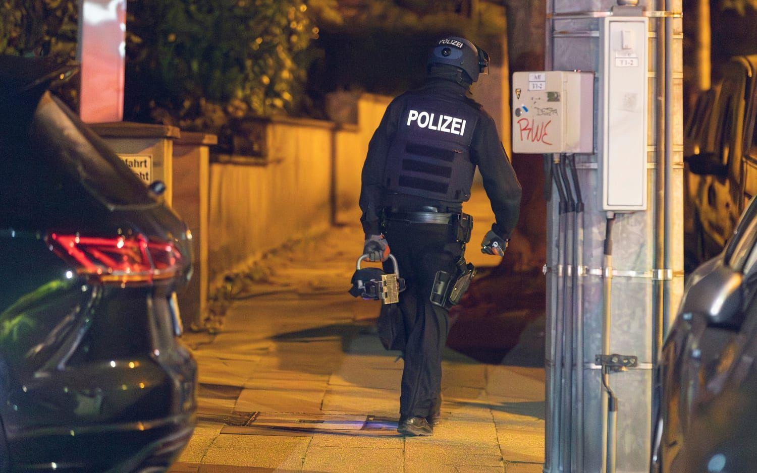 På onsdagsmorgonen utförde hundratals poliser i Tyskland en gryningsräd mot ett 20-tal lägenheter för att slå emot en högerextrem grupp som precis förbjudits. 