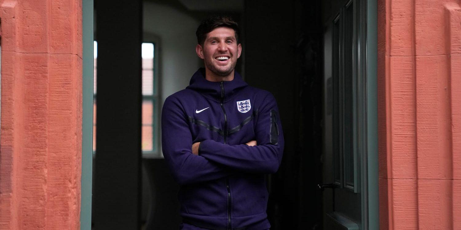 Englands John Stones på en pressträff inför kvartsfinalen mot Schweiz.