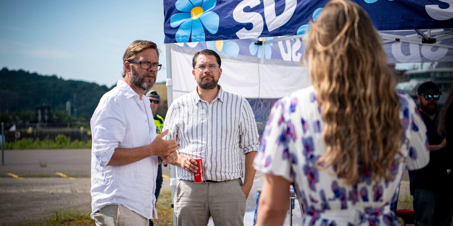 Tidigare i sommar hängde Jörgen Fogelklou med Jimmie Åkesson på SD Motor på Bananpiren. På semestern renoverar han sin träbåt.