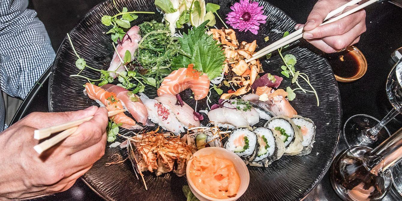 "Sushi-terrorismen” där unga japaner saboterar andras mat på restauranger i Japan får nu flera kedjor att agera.