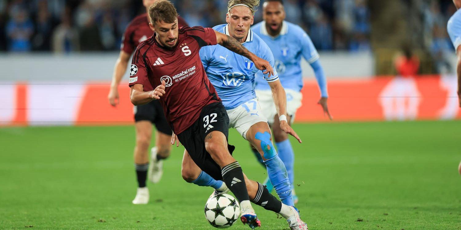 Jens Stryger Larsen under onsdagens playoff-möte med AC Sparta Prag.