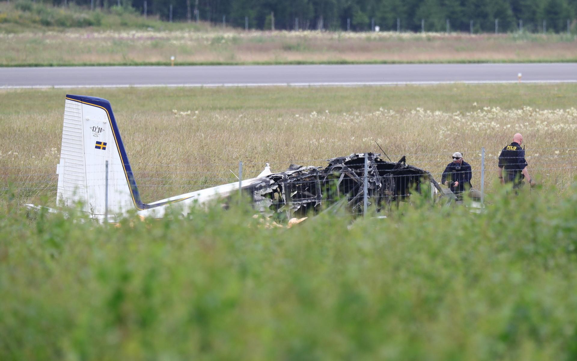 Det var i juli förra året som ett flygplan med en pilot och åtta fallskärmshoppare kraschade vid Örebro flygplats.