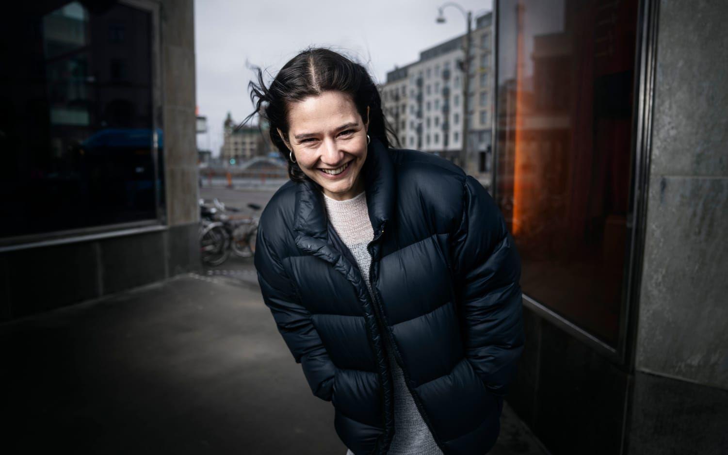 Själv är skådespelaren Asta Kamma August, 32, som mest hämningslös när hon är på jobbet. ”Men det kräver att det är i en trygg kontext” säger hon.