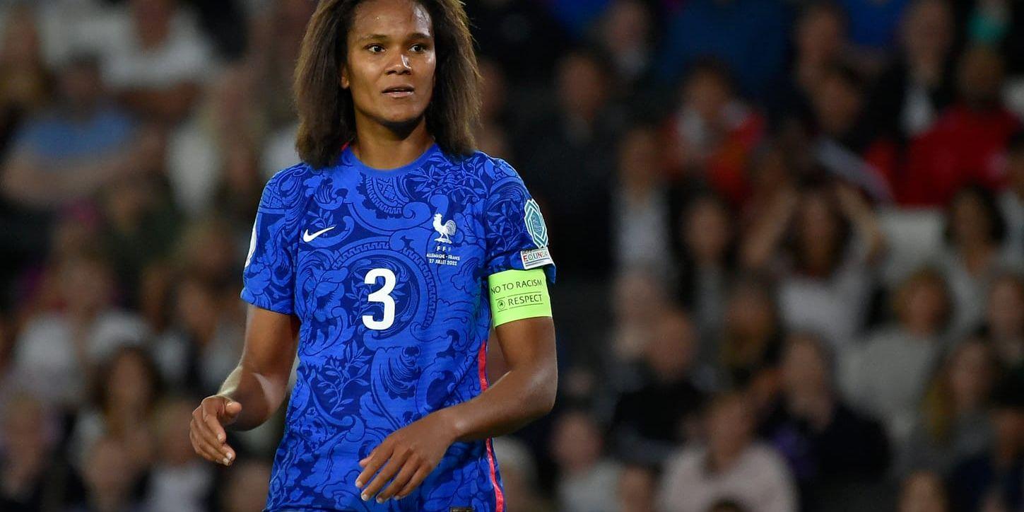 Fransyskan Wendie Renard under EM i fjol. Nu hoppas hon på VM-spel efter att förbundskaptenen fått gå.