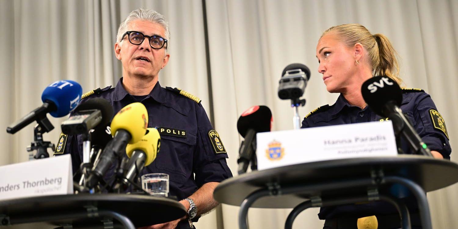 Rikspolischef Anders Thornberg och Hanna Paradis, kommenderingschef för den nationella särskilda händelsen, under pressträffen.