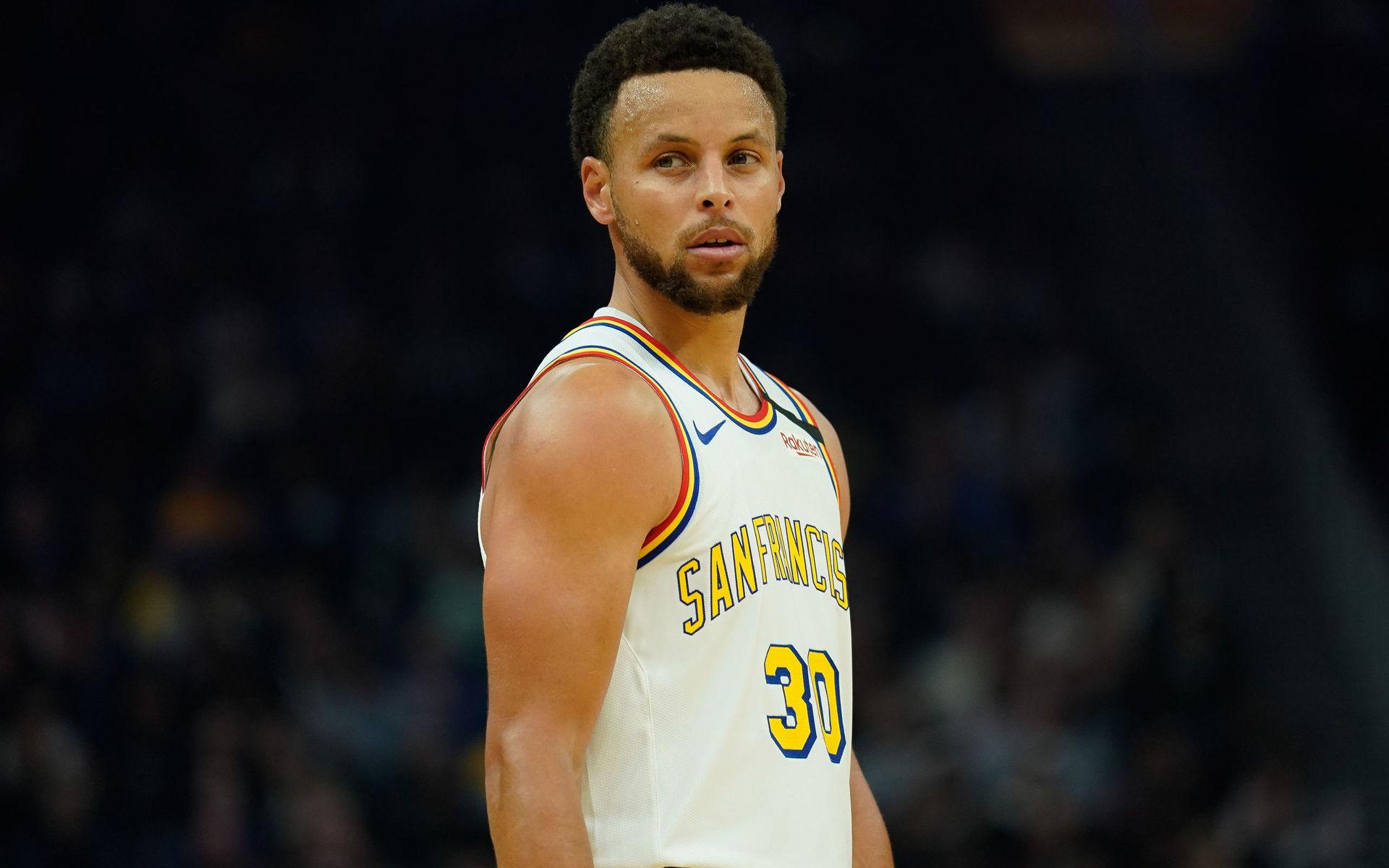 Bakom honom kommer Stephen Curry med 714 miljoner.