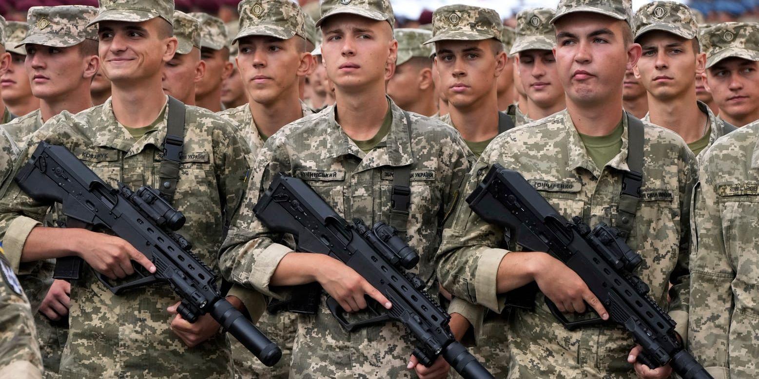 Ukrainska soldater på övning inför en militärparad i Kiev, 2021. 