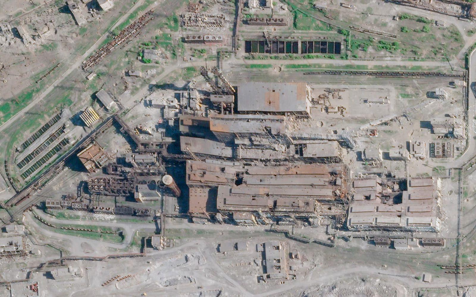 Flygfoto över stålverket Azovstal. Bilden togs 1 maj.