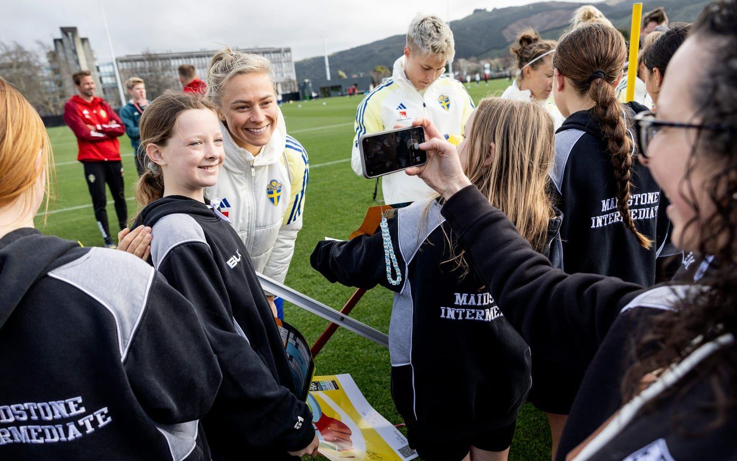 
Fridolina Rolfö under onsdagens träning med det svenska landslaget inför fotbolls-VM i Wellington.
