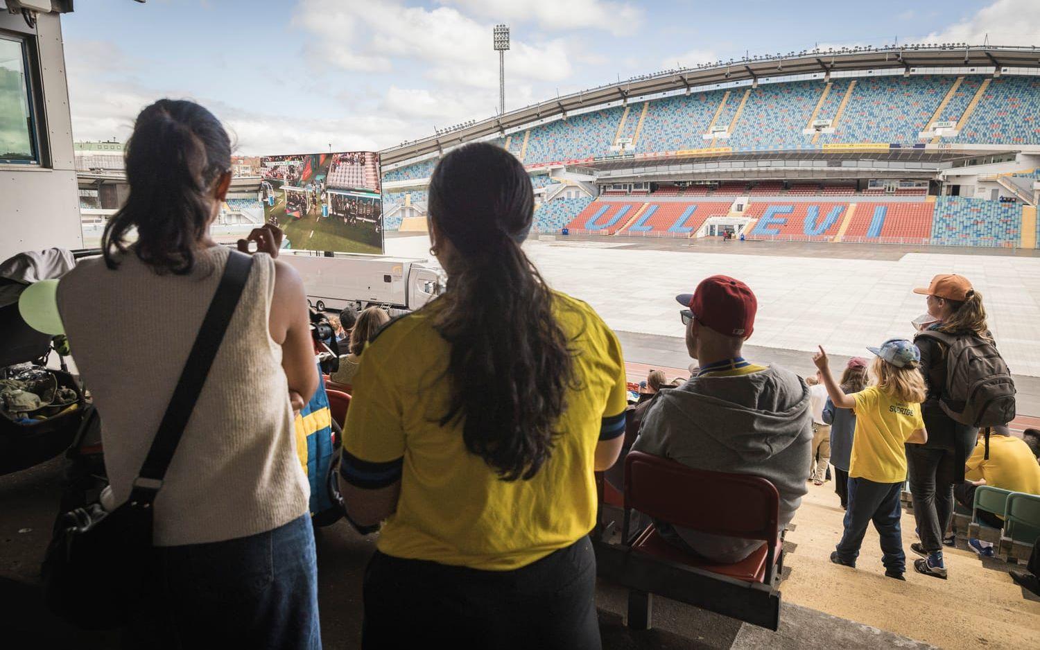 Många supportrar samlades på Ullevi för att följa Sveriges VM-kvartsfinal mot Japan. 