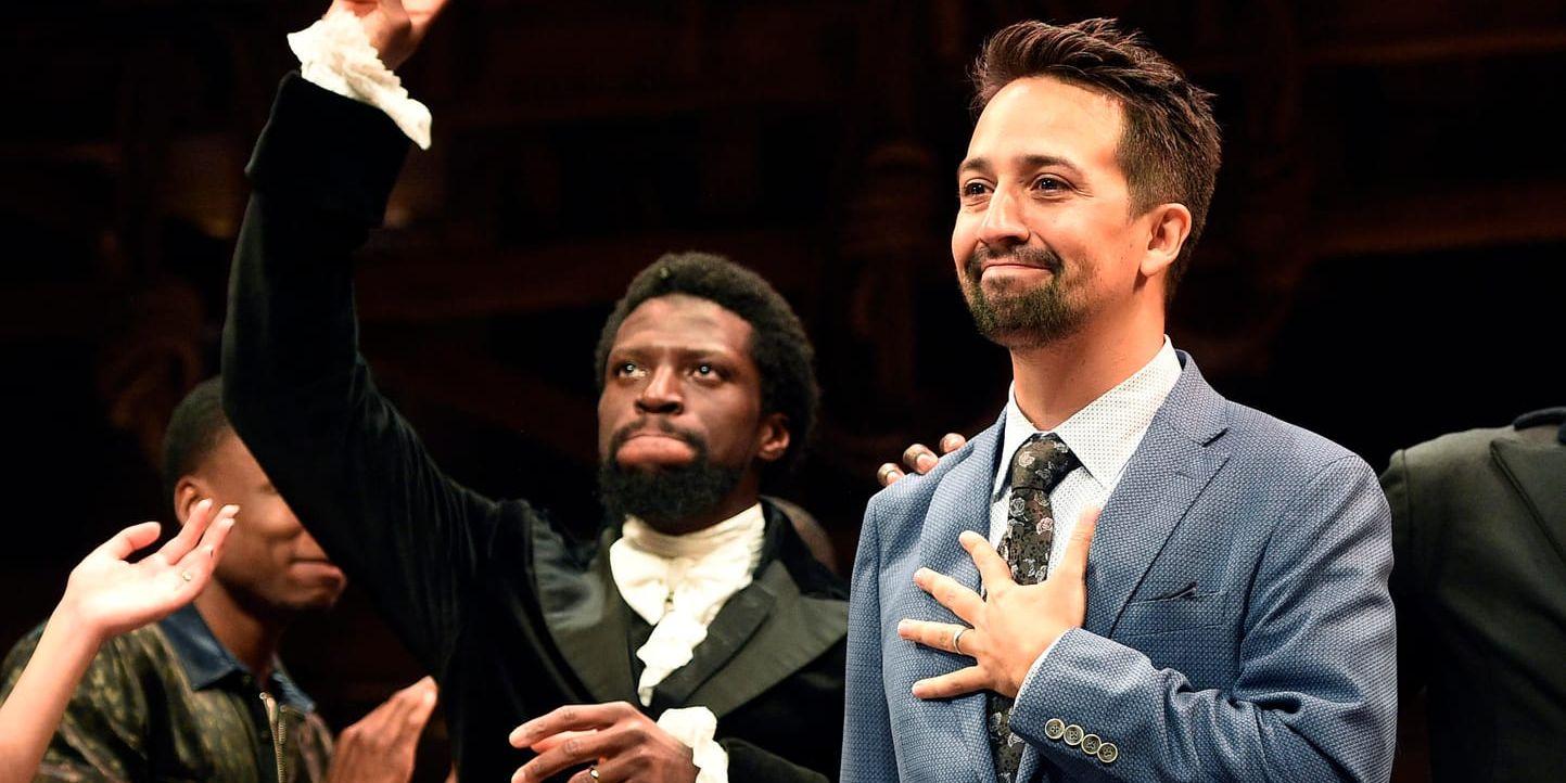 Lin-Manuel Mirandas (till höger) musikal "Hamilton" ska ta Broadway till biograferna.
