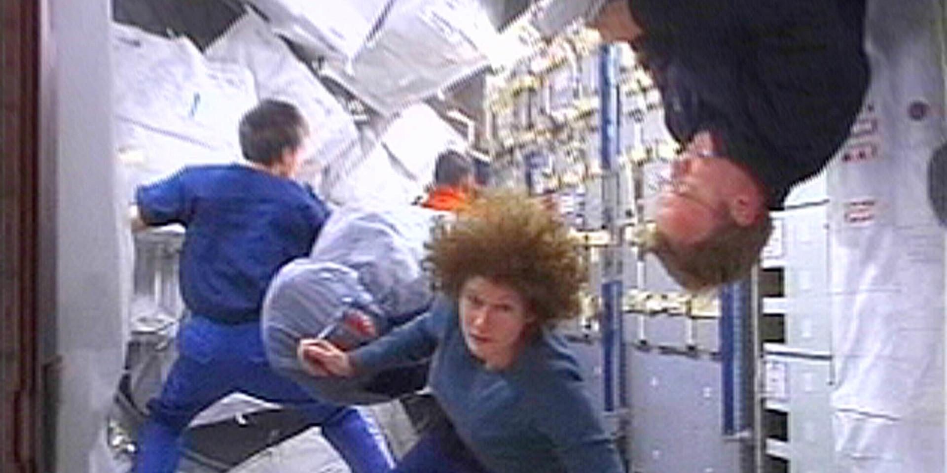 Astronauten Susan Helms från USA var 2001 den första kvinnan att ingå i besättningen på Internationella rymdstationen (ISS).