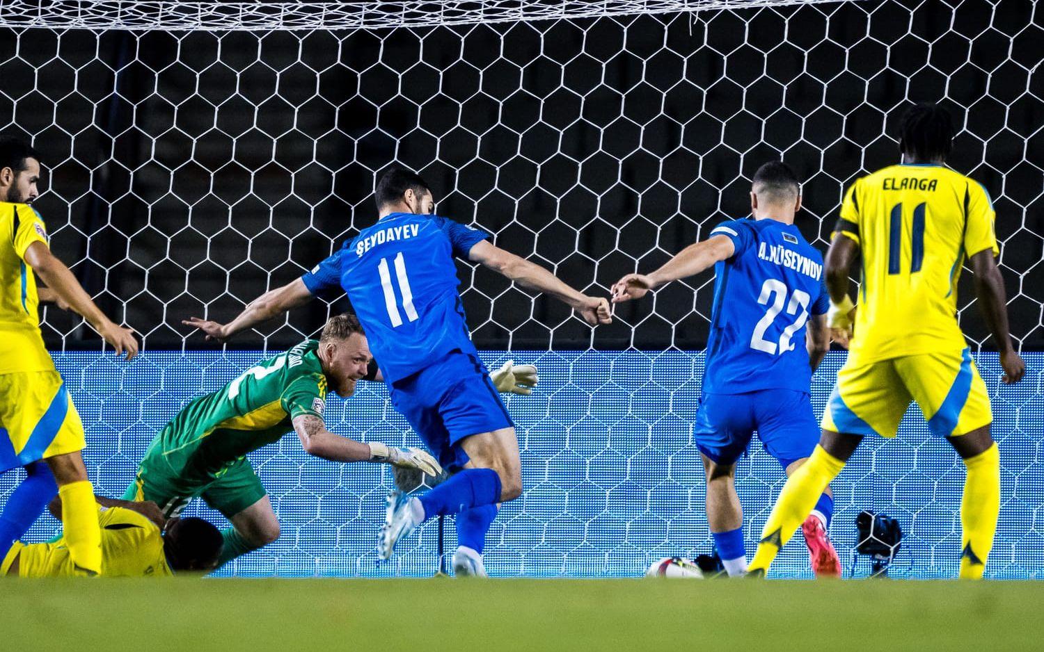 Viktor Johansson tvingades till flera jätteräddningar i inledningen av matchen.