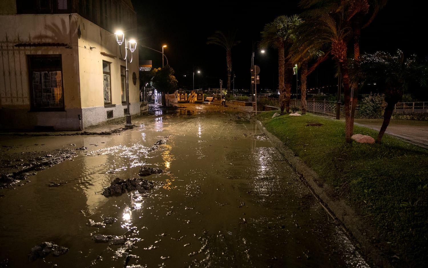 Och regnet har fortsatt på Ischia. Något som gör att invånarna fruktar nya jordskred.