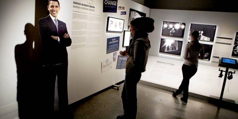 Norska studenter besöker utställningen ”Från King till Obama” vid Nobels fredscenter i Oslo.