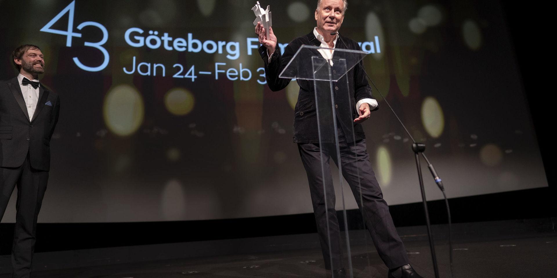 – Basta!, röt en uppspelt Stellan Skarsgård för att glatt tysta den jublande publiken när han tog emot sitt hederspris under invigningen av Göteborgs filmfestival.