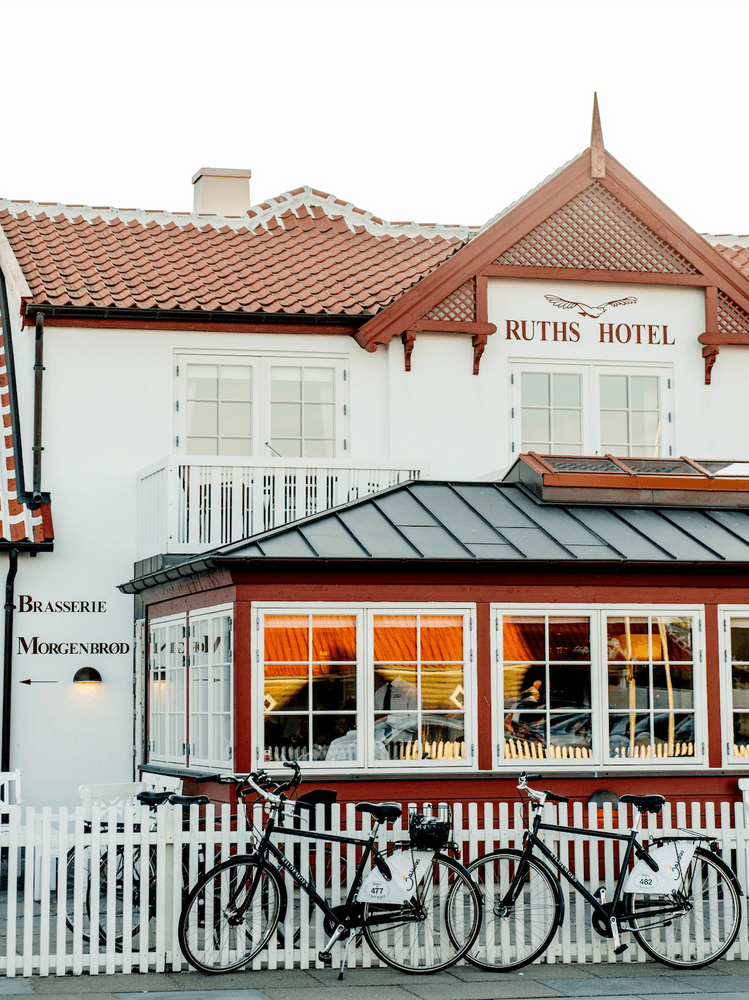 I hjärtat av den gamla fiskebyn Skagen hittar du det femstjärniga badhotellet Ruths Hotel, som startade som ett litet pensionat bland böljande sanddyner för mer än 100 år sedan. 