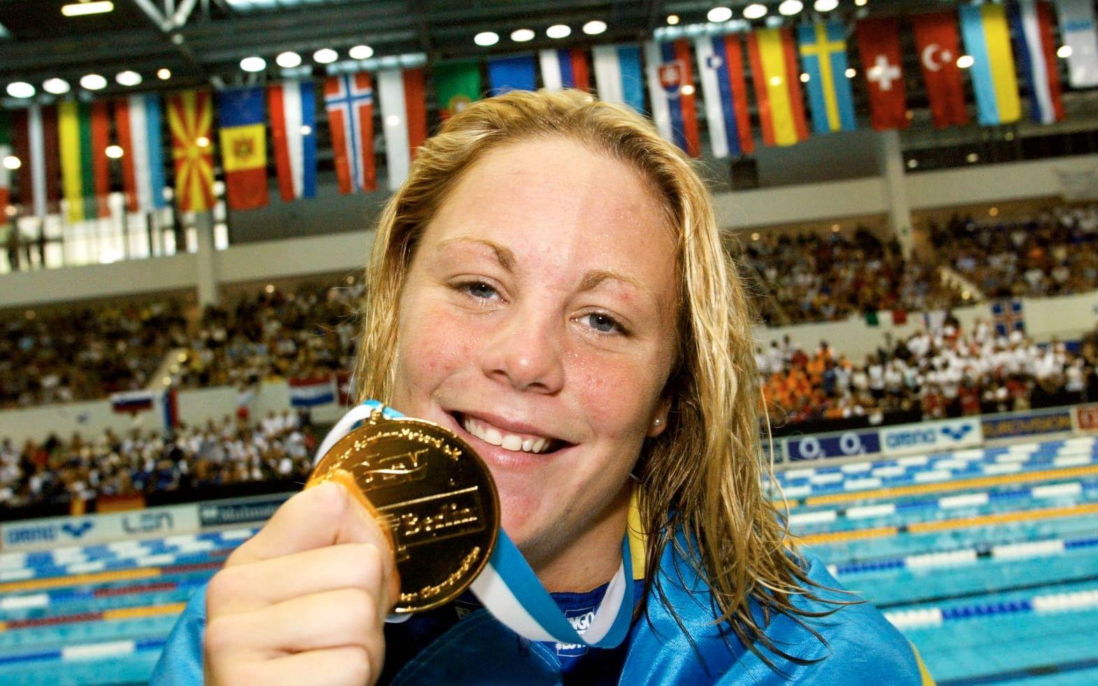 Emma Igelström vann flera guldmedaljer på både VM och EM. Sedan flera år tillbaka är simkarriären dock lagd på hyllan – nu har hon blivit mamma för andra gången.