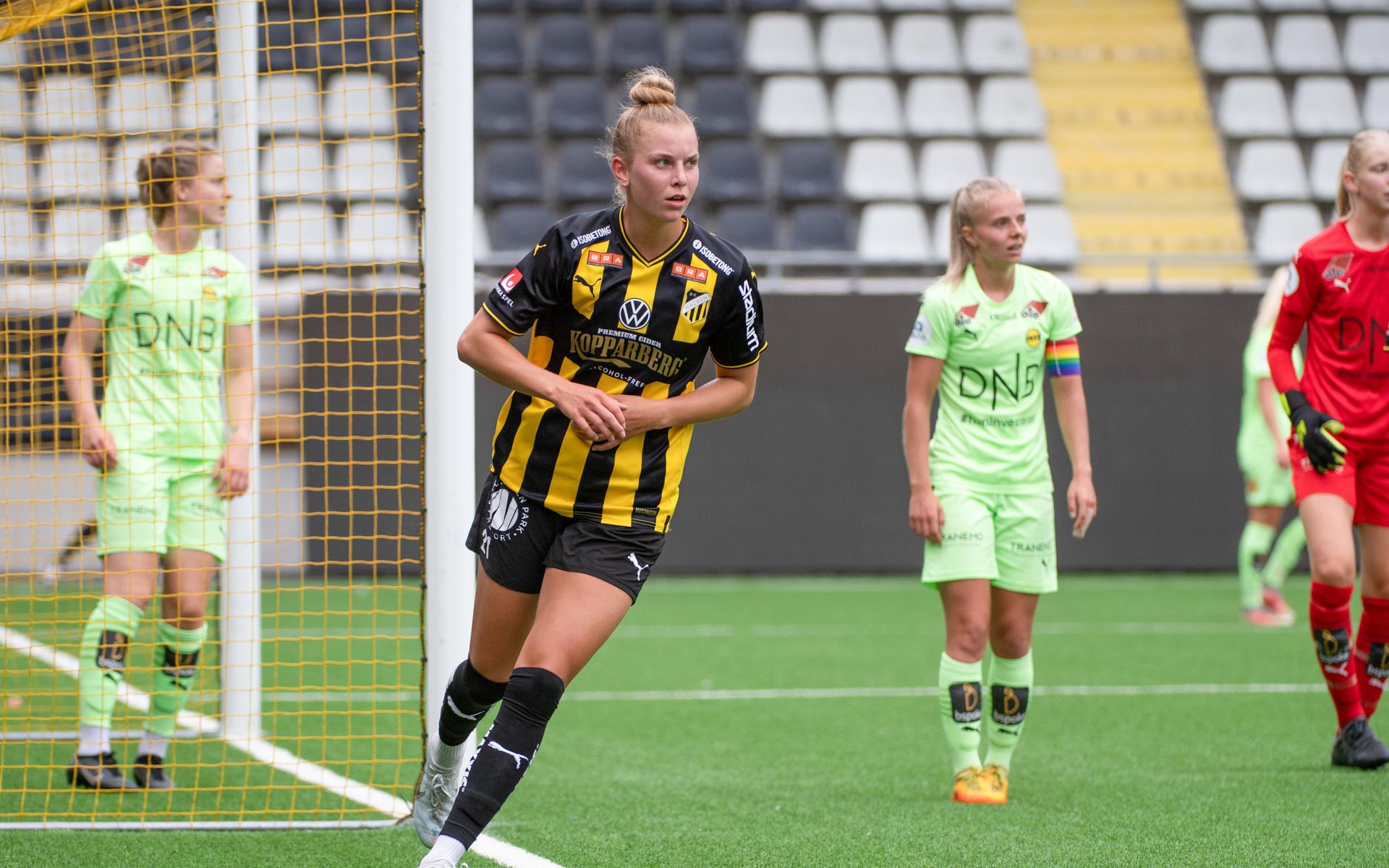 Häckens Dilja Yr Zomers satte dit 3-0 efter att ha blivit inbytt.