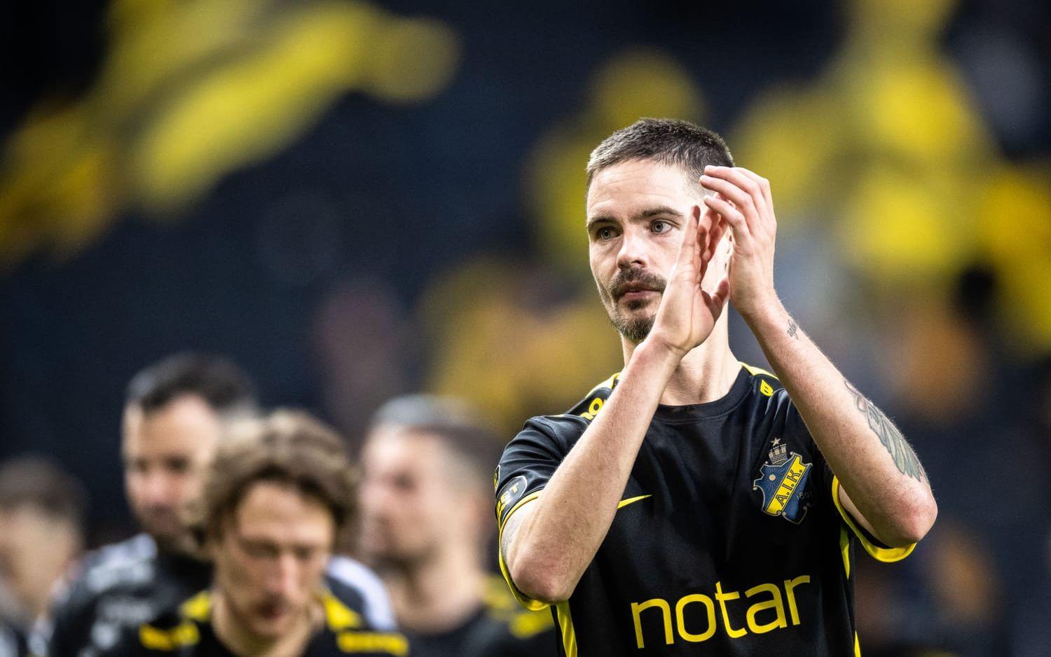 Mikael Lustig avslutar spelarkarriären. Se hans karriär i bilder.