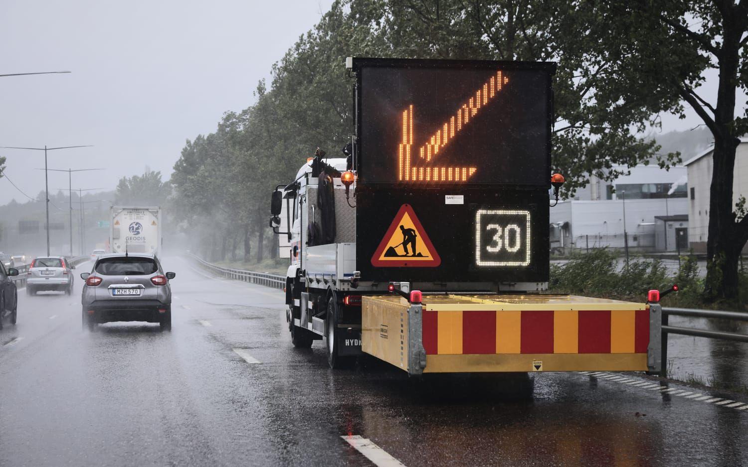 E6 i höjd med Kållered väntas vara avstängd fram till onsdag morgon. 