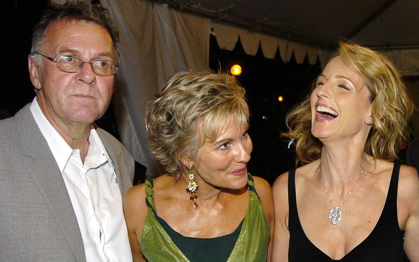 Tom Wilkinson tillsammans med Diana Heartcastle och Helen Hunt vid premiären av A Good Woman  2004.