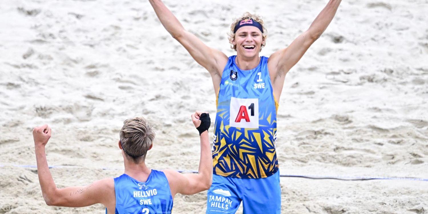 Jonatan Hellvig och David Åhman jublar över EM-segern i beachvolley.