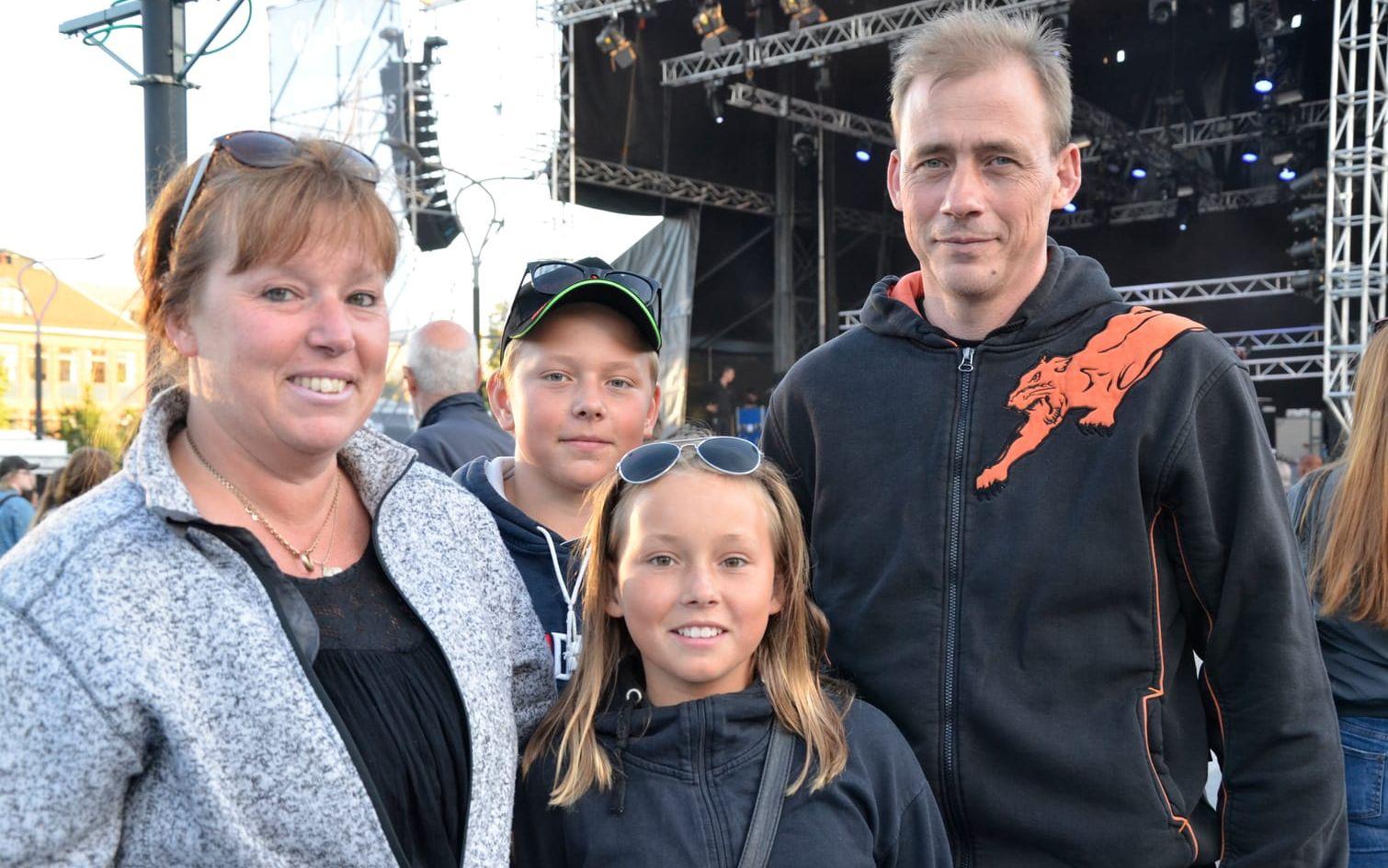 Mia Bengtsson hade med sig familjen med Markus, Malin och Robert Nilsson. Malin gillade Miriam utan "Så mycket bättre".