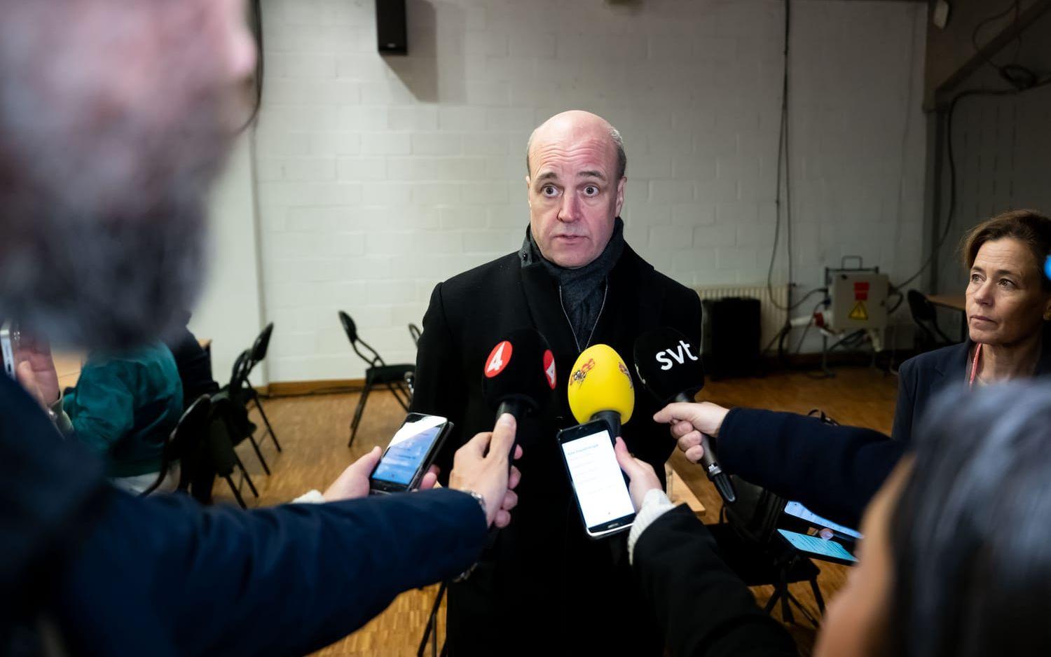 SvFF:s ordförande Fredrik Reinfeldt är på plats. 