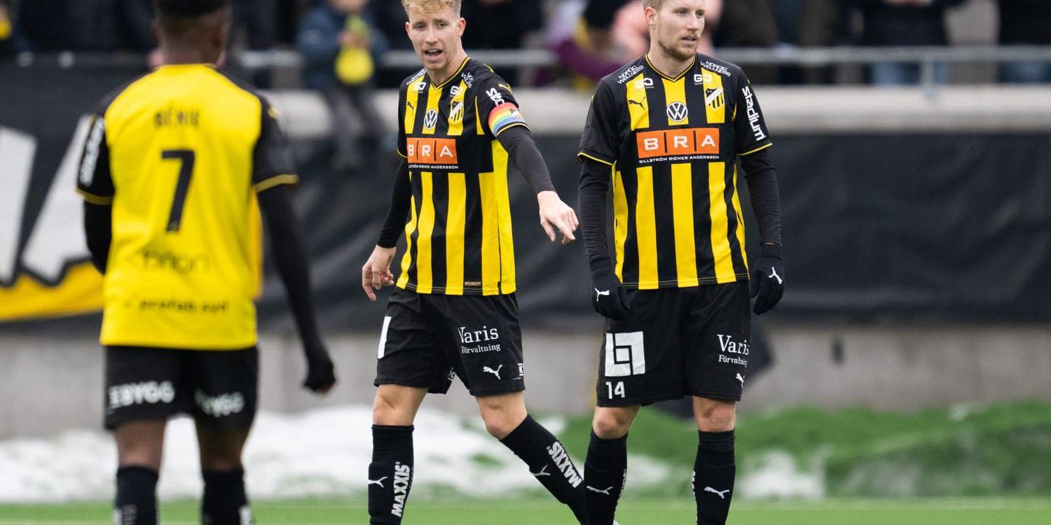 Samuel Gustafson (vänster) vill gärna slippa att spela på Mjällbys arena.