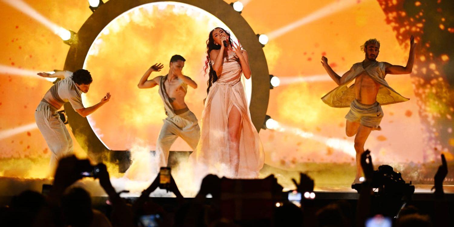 Eden Golan, som tävlar för Israel, går vidare till final i Eurovision Song Contest.