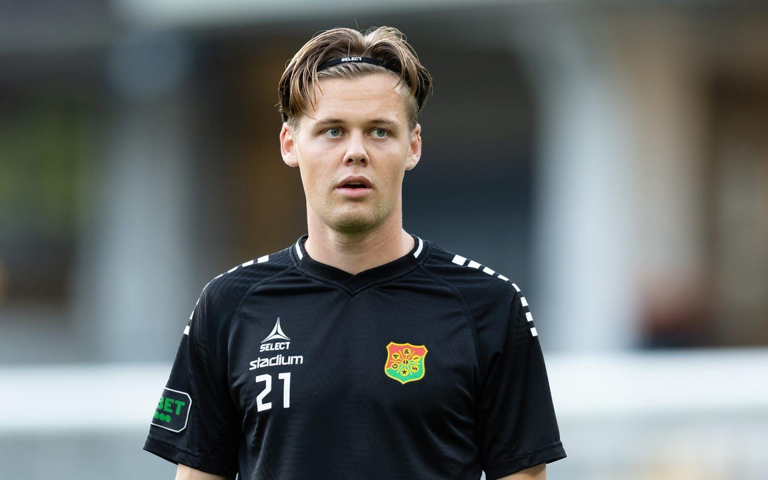 Axel Henriksson är osäker inför derbyt mot IFK Göteborg på måndag. 22-åringen drabbades av en huvudsmäll i söndags som påverkat honom negativt denna veckan.