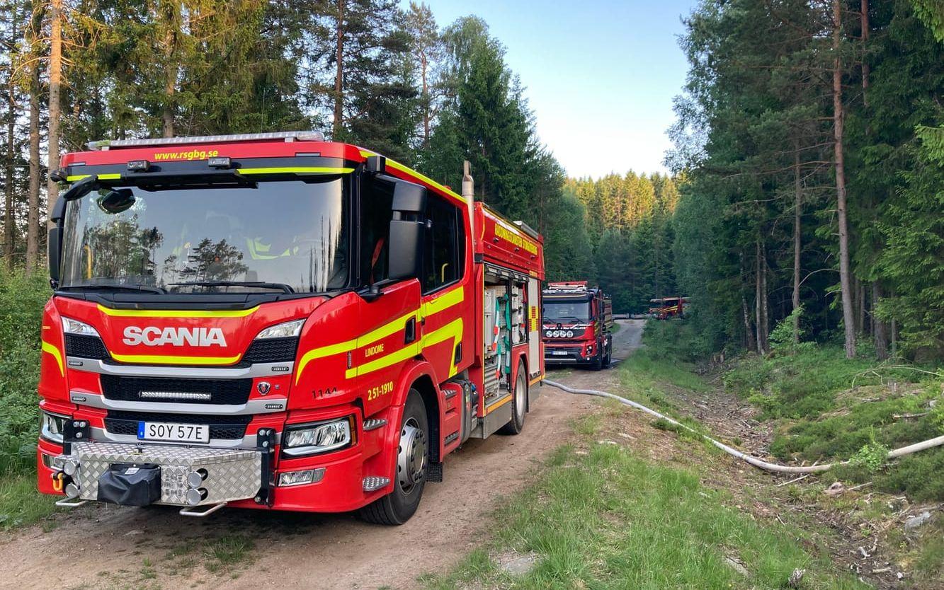 Arbetet med att begränsa branden pågick i flera timmar.