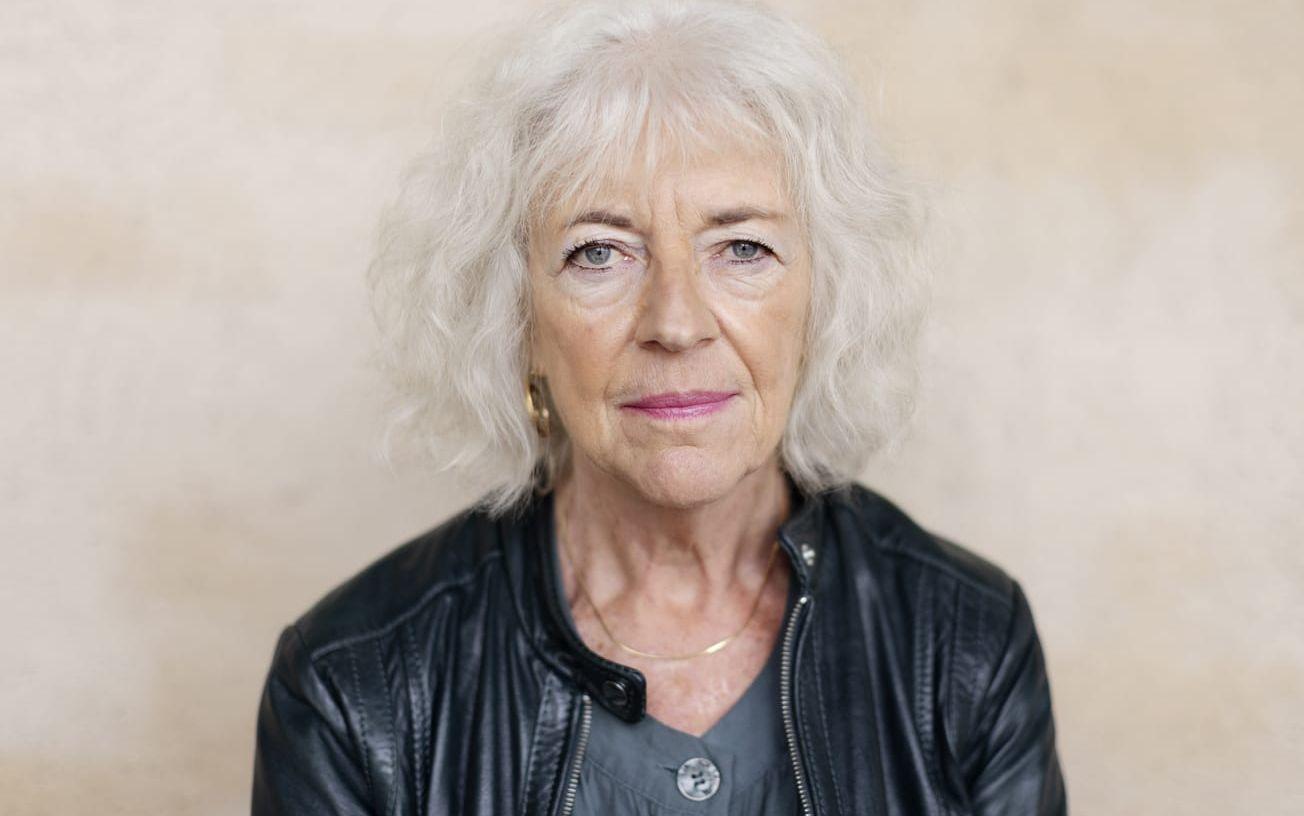 Margit Silberstein är född 1950 i Norrköping. Hon har arbetat som journalist sedan mitten av 70-talet och som politisk kommentator sedan 90-talet, bland annat på SR och SVT. 