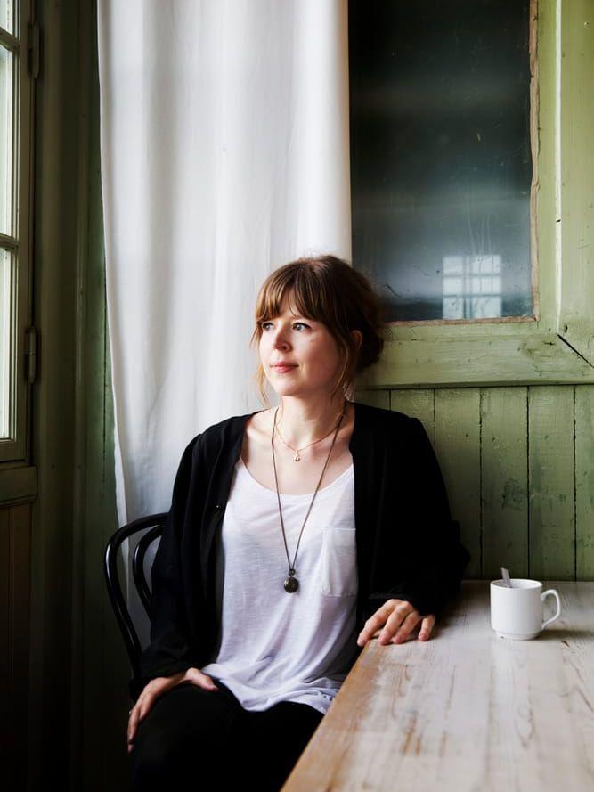 Cecilia Heikkilä är en illustratör och bilderboksförfattare uppvuxen i Dalarna.