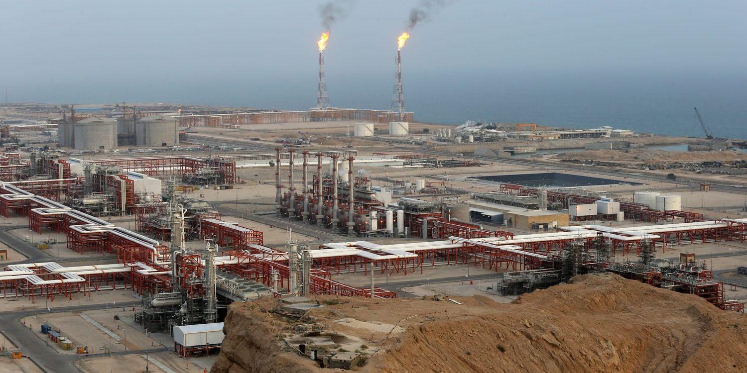 Arkivbild från 2019 som visar oljeraffinaderierna i Asalouyeh vid Persiska viken, där arbetare nu uppges strejka.