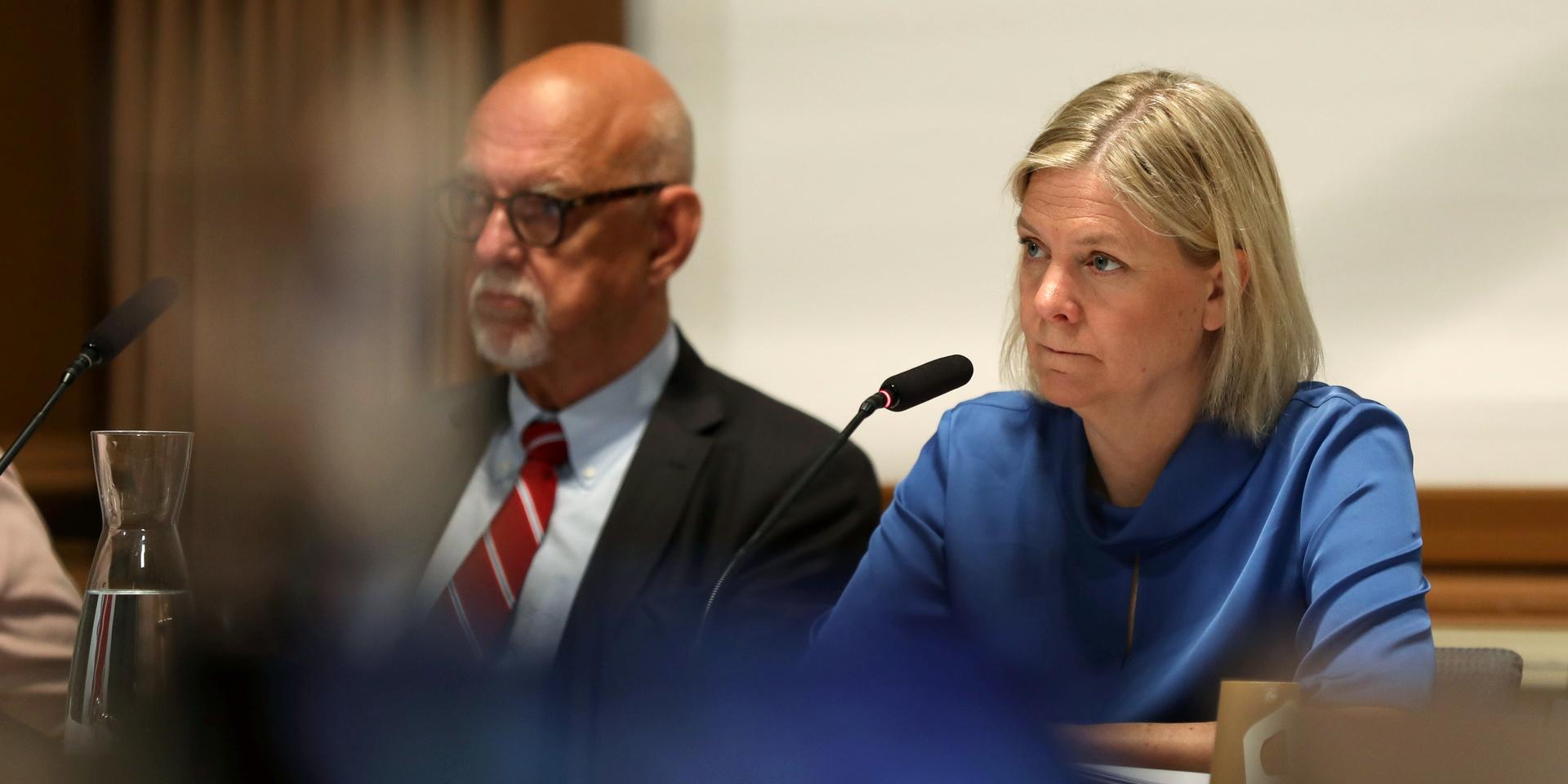 EU-minister Hans Dahlgren (S) och statsminister Magdalena Andersson (S) under EU-nämndens sammanträde där regeringen fick stöd för att driva på för Ukraina och Moldavien som kandidater för EU-medlemskap.