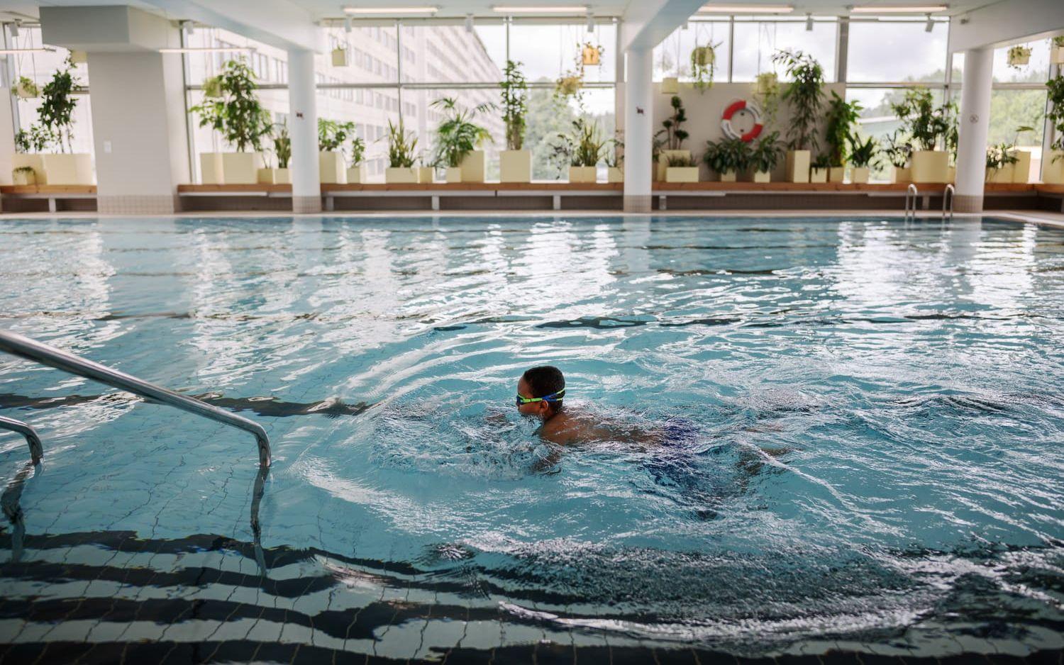Fowzi Jamal, 12 år, kan redan simma, men är med under veckan för skojs skull.